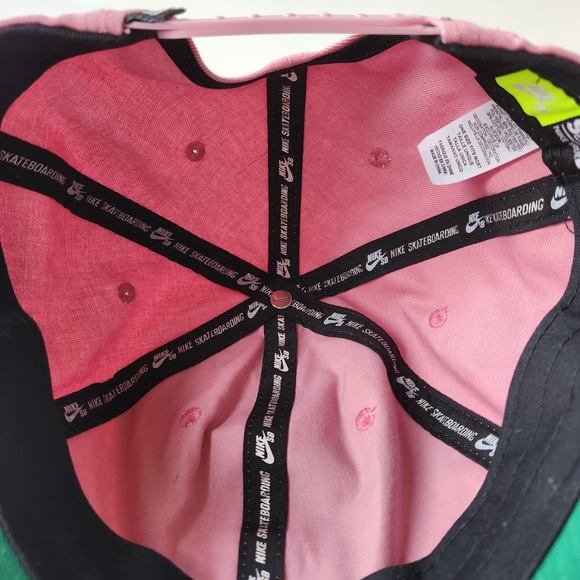 Nike SB Pink Baseball Cap With Green Brim - Picture 6 of 7
